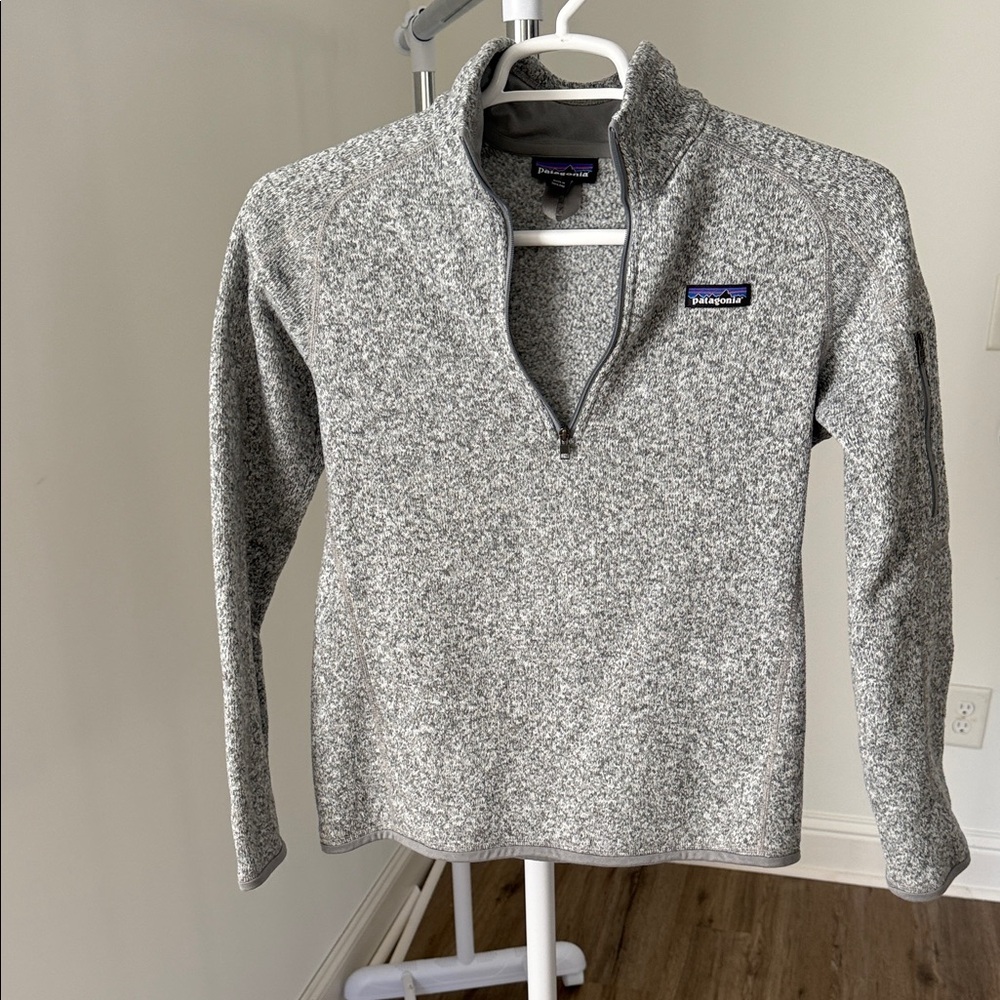 Patagonia Women's Heathered Gray Quarter-Zip Sweater. EUC, Size Medium